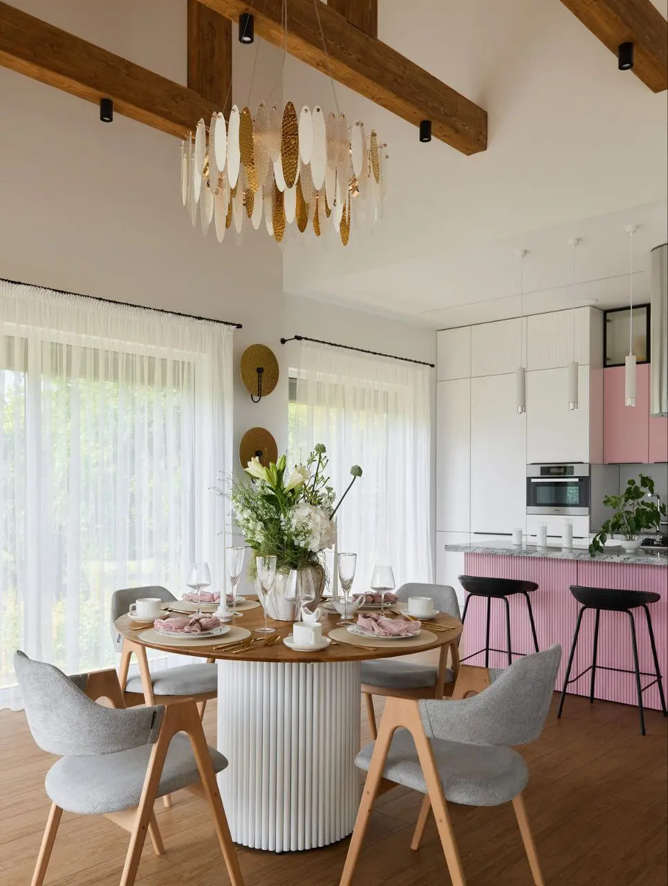 К дизайнеру Олесе Паниной пришел давний знакомый — с альбомом типового проекта дома из легких стальных тонкостенных конструкций, признавшись, что планировочное решение его не устраивает, он готов был ... | Сетка — социальная сеть от hh.ru