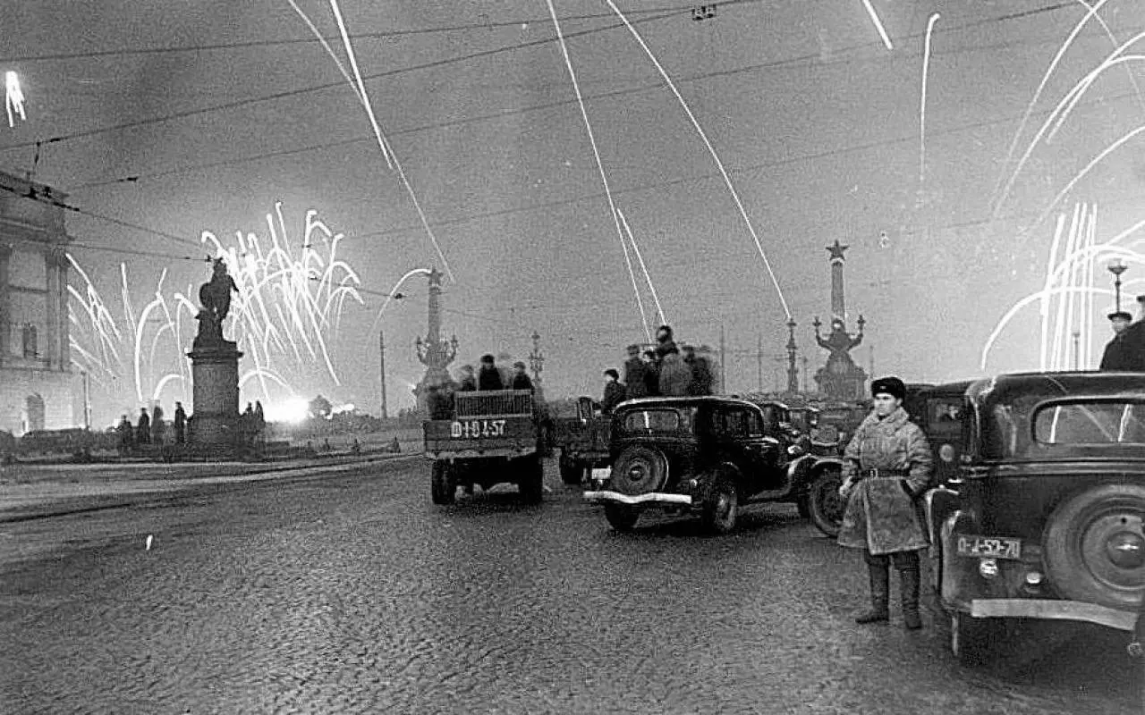 27 января 1944 года закончился один из самых трагических эпизодов Великой Отечественной войны: была полностью снята блокада Ленинграда, которая продолжалась 872 дня | Сетка — социальная сеть от hh.ru