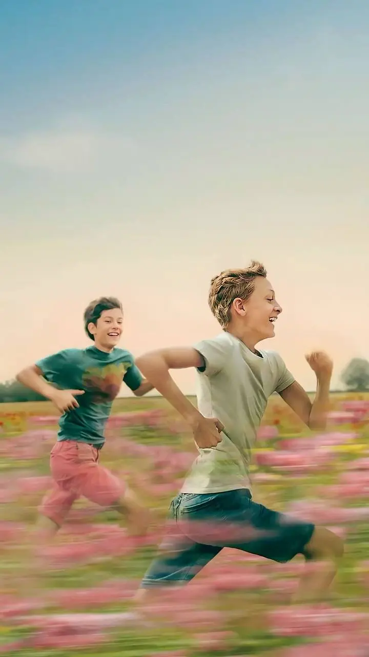 Сегодня - рекомендация вне рубрик. Про смыслы.
Очень советую посмотреть фильм «Близко» (2022). Номинант на «Оскар», лауреат Канн. Но не в этом дело.
Это фильм о детской дружбе. О том, как она ломается | Сетка — социальная сеть от hh.ru