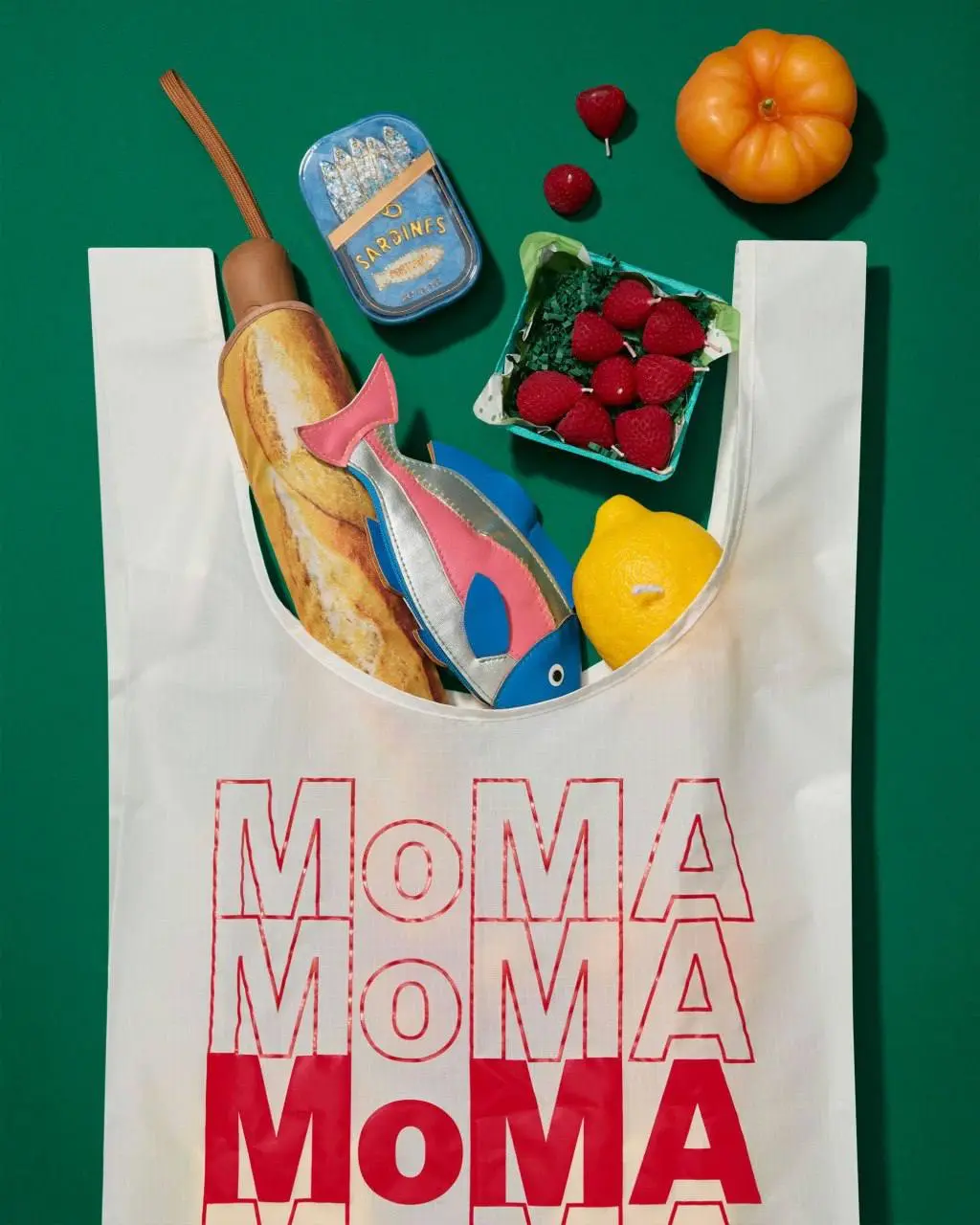 MoMA Design Store открыл поп-ап-магазин с «продуктами». В ассортименте — лампа-помидор, зонт-багет и ваза-сок. | Сетка — социальная сеть от hh.ru