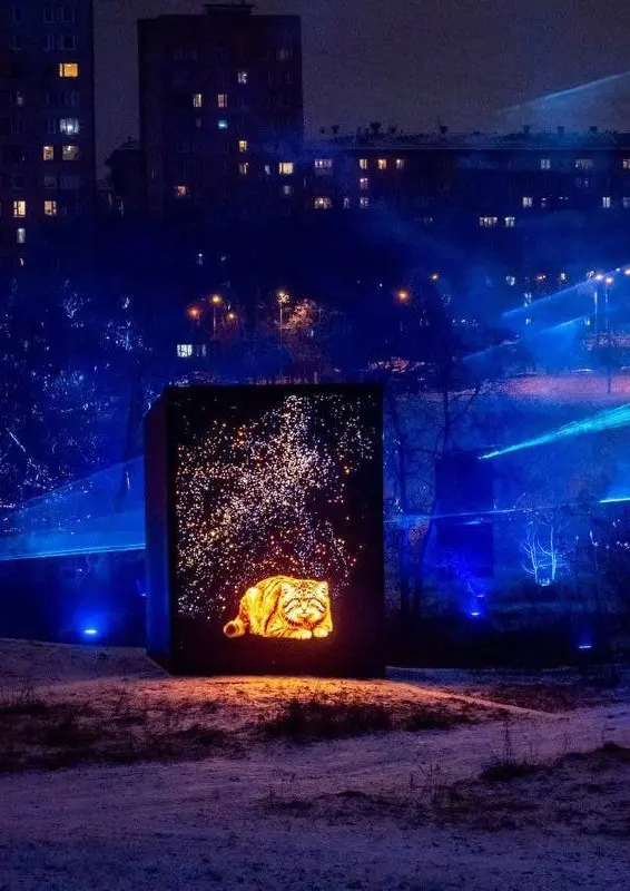 ✨Световые представления у Московского дворца пионеров
Каждый день с 17:00 до 22:00
До конца зимы каждый вечер фасад главного здания превращается в большую мультимедийную площадку | Сетка — социальная сеть от hh.ru