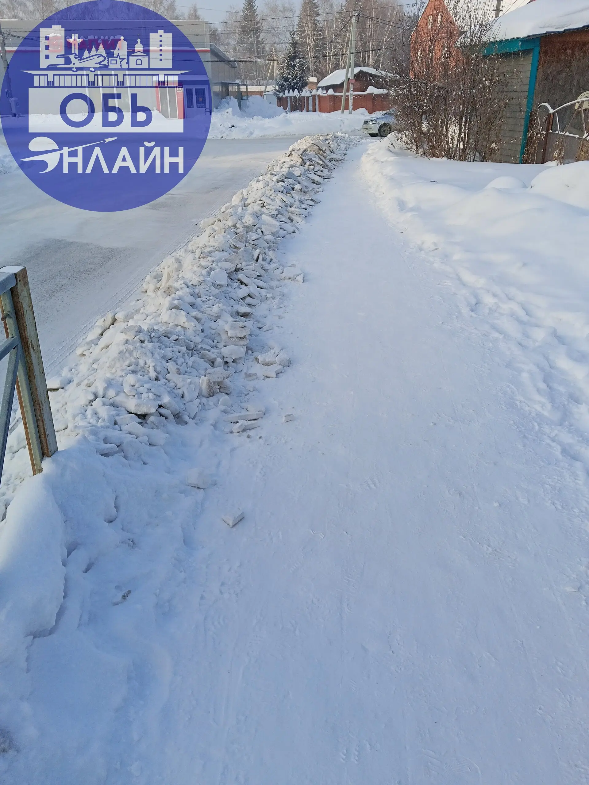 ↗ Администрация города Оби и все ваши подданные! Вы совсем ох... ели что ли? Как можно так издеваться над людьми. Мы что летать должны? Тротуары для людей предназначены, а не для снегоотвала | Сетка — социальная сеть от hh.ru