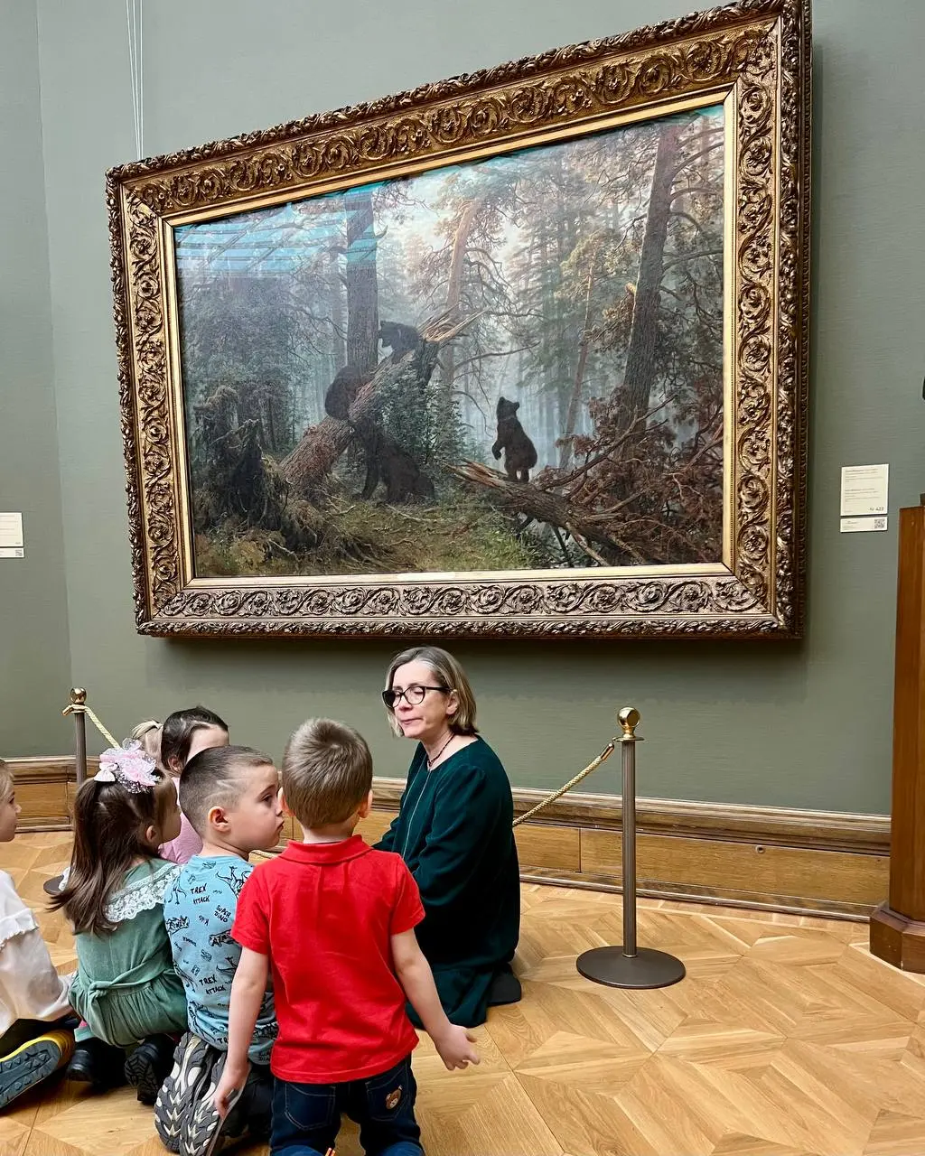 Мы сегодня окультурились🎨
Ходили на экскурсию в Третьяковскую галерею. Там есть прям для детей 5-6 лет
Очень понравилось | Сетка — социальная сеть от hh.ru