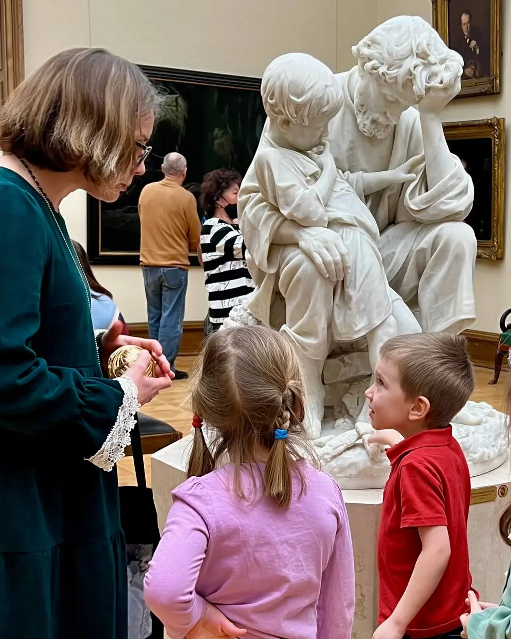 Мы сегодня окультурились🎨
Ходили на экскурсию в Третьяковскую галерею. Там есть прям для детей 5-6 лет
Очень понравилось | Сетка — социальная сеть от hh.ru