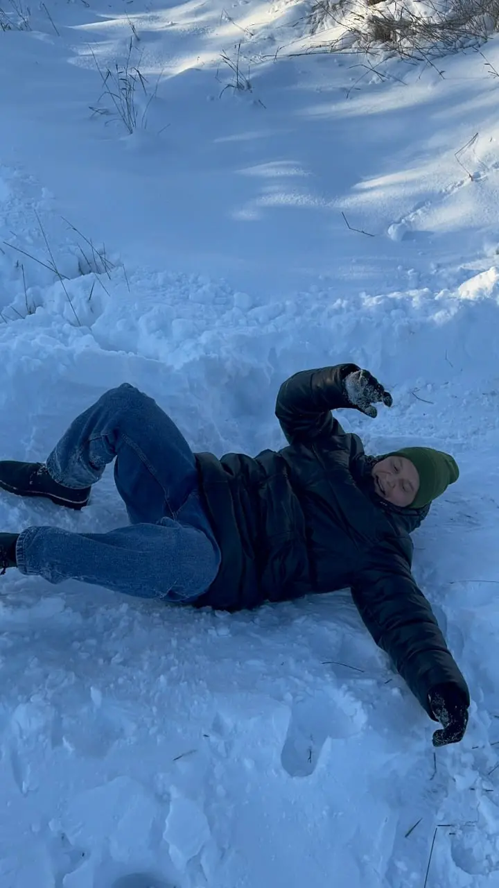 Взял интересный проект — вентиляция и отопление для бизнеса. Не квартиры, не дачи. Заводы, склады, производства. Чек от 2-3 млн за объект.
⠀
Ниша сложная, но денежная | Сетка — социальная сеть от hh.ru