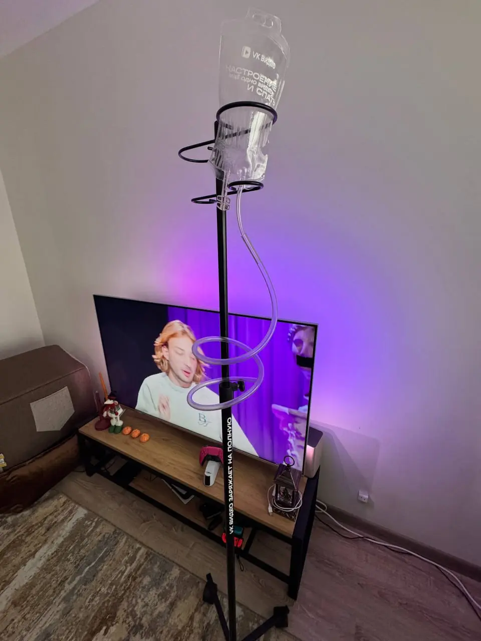 Какой крутой подарок дарит ВК Видео блогерам 😍
@vkvideo свяжитесь со мной, мне тоже нужна такая капельница! 💉 | Сетка — социальная сеть от hh.ru