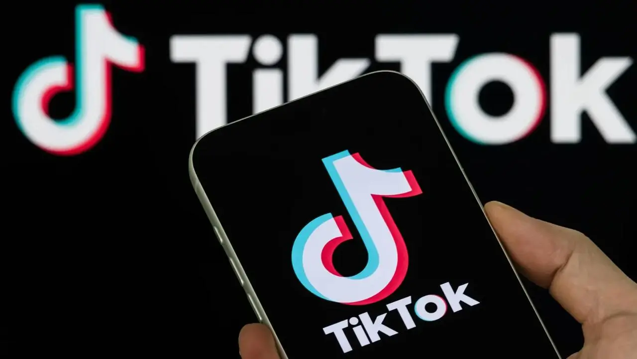Вот и первые последствия перехода TikTok под американское управление в США: пользователи начали жаловаться, что они потеряли возможность отправлять сообщения, содержащие слово "Эпштейн" | Сетка — социальная сеть от hh.ru