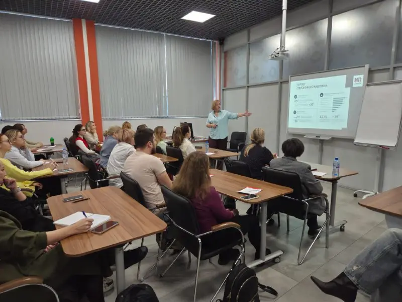 Публичные выступления: как подготовить себя к выходу на сцену (мои личные лайфхаки)
#ПрямаяречьТФ
 | Сетка — социальная сеть от hh.ru