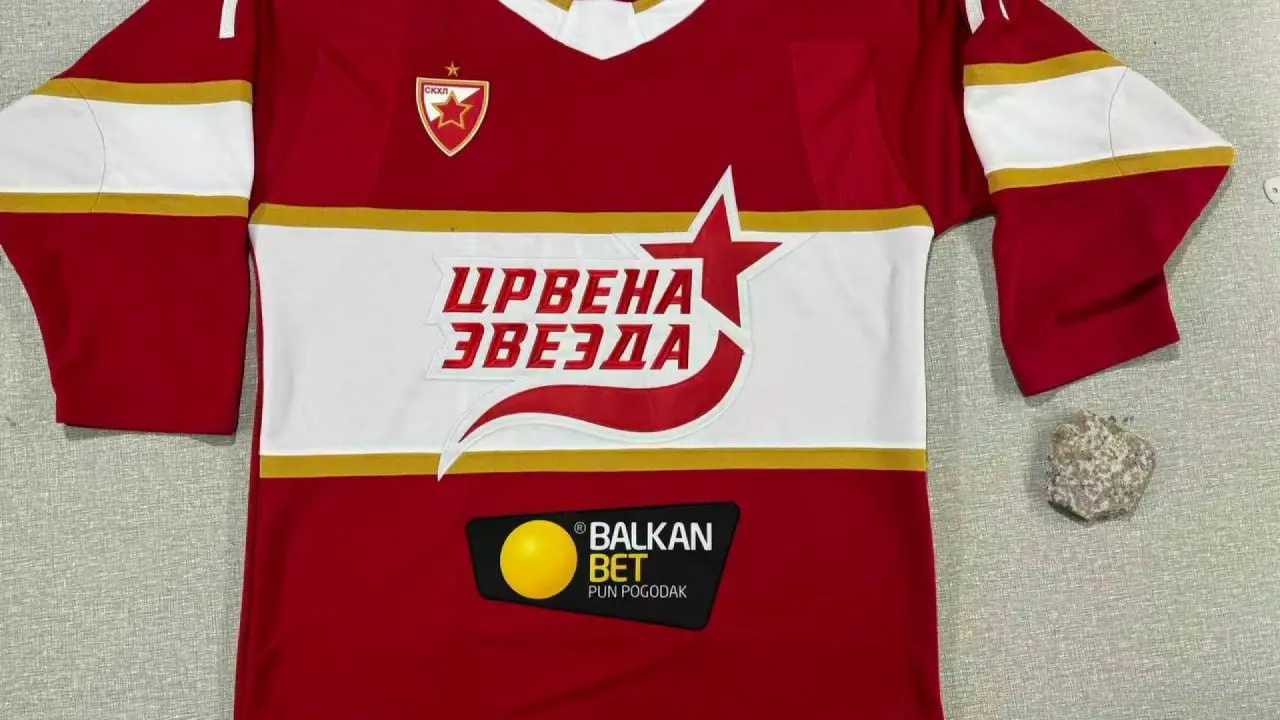 Логотип для мирового клуба
Стояла задача сделать для знаменитого Сербского клуба «ХК Црвена Звезда» логотип на грудь, которая встанет рядом с основным логотипом клуба.
Сначала был леттеринг | Сетка — социальная сеть от hh.ru