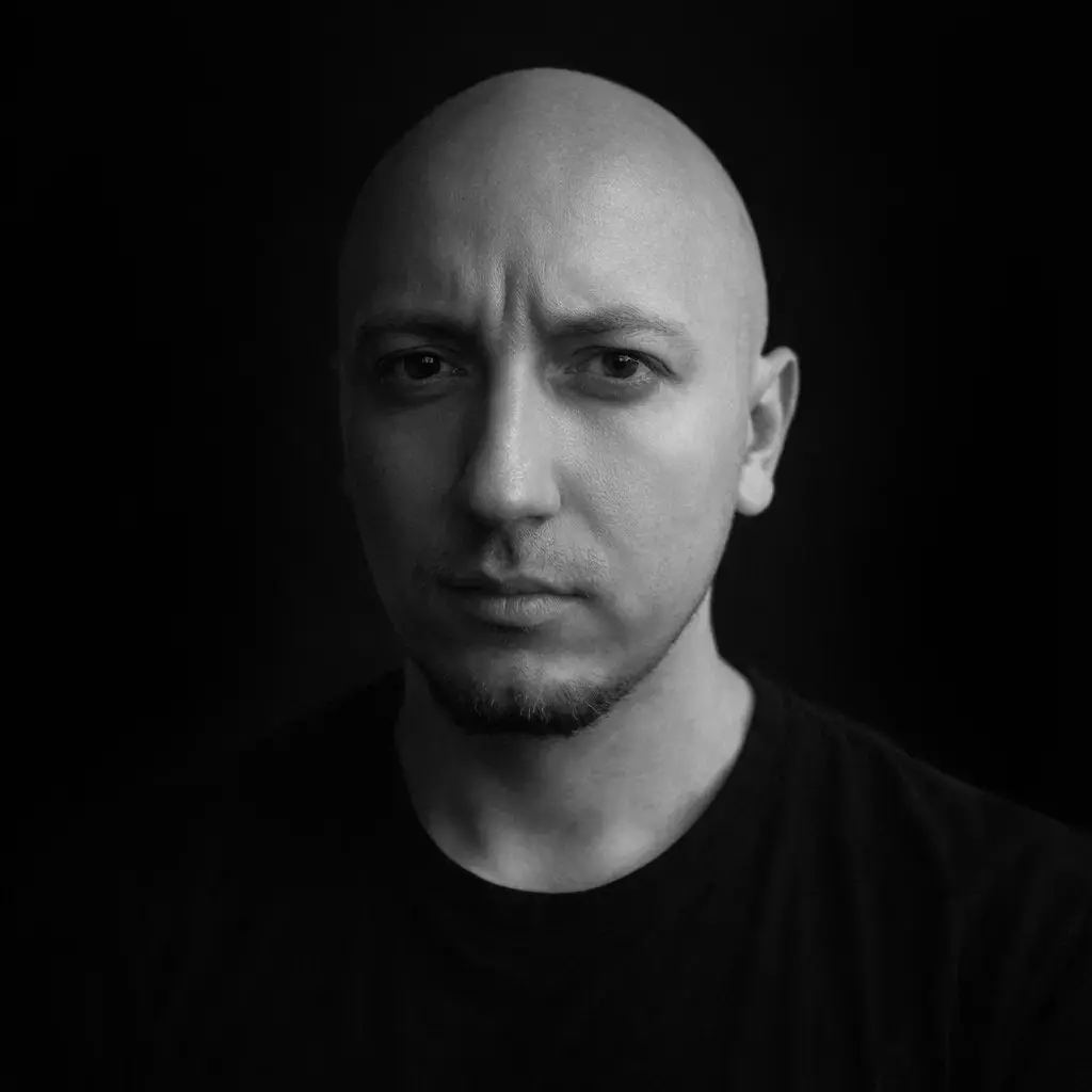 КОГДА СТОИТ ПРИЙТИ ?
Не когда всё развалилось.
И не когда ты «больше не можешь».
А когда ты ясно видишь:
«я справляюсь,
но так дальше не хочу».
Это самый ценный момент | Сетка — социальная сеть от hh.ru
