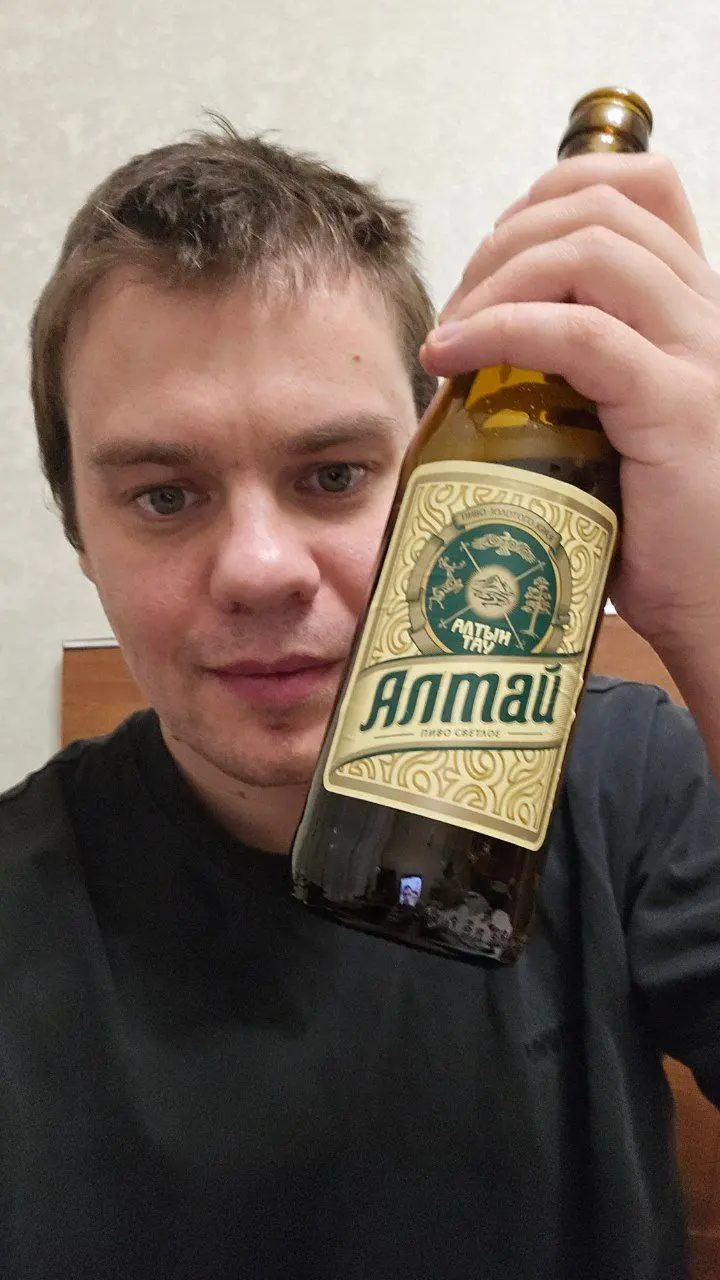 Самый кайф и традиция это купить местное пиво, причем такое где крышка не откручивается надо ебнуть об забор
Так вот алтайское имеет свой вкус но вкус хуевый но кайф все равно местное ебнуть | Сетка — социальная сеть от hh.ru