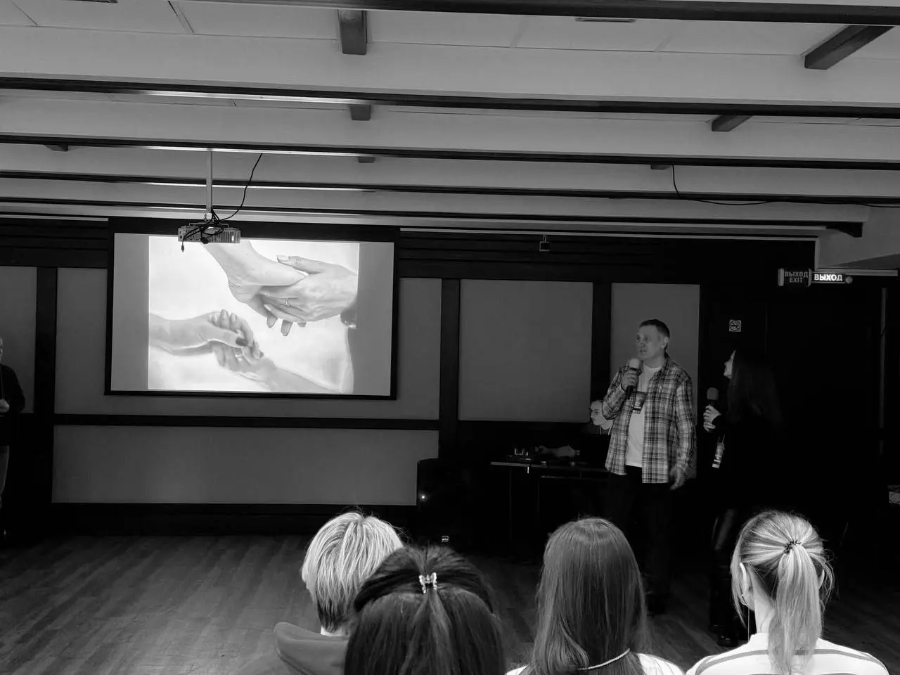 Продолжаю рефлексировать итоги практической конференции по гештальт-терапии.
Было очень много волнений при подготовке. Много ожиданий.
Мне кажется, что я взял от неё всё, что только можно | Сетка — социальная сеть от hh.ru