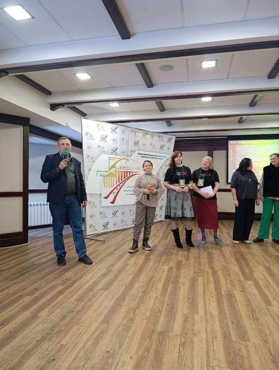 Продолжаю рефлексировать итоги практической конференции по гештальт-терапии.
Было очень много волнений при подготовке. Много ожиданий.
Мне кажется, что я взял от неё всё, что только можно | Сетка — социальная сеть от hh.ru