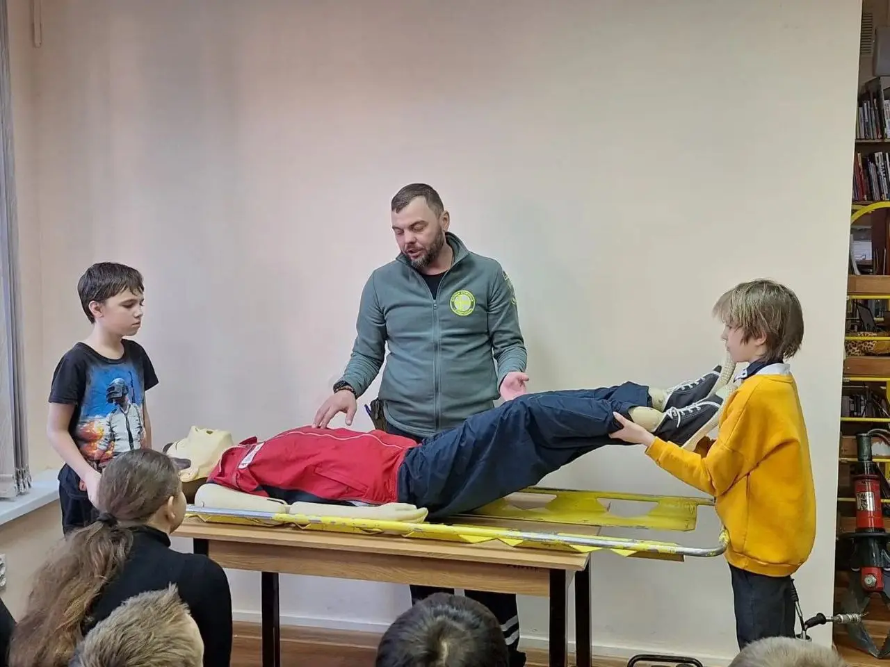 👨‍🚒 Около тысячи ставропольских детей научились безопасности благодаря спасателям!
В 2025 году спасатели провели 14 занятий в школах и детских садах, где обучили почти тысячу детей | Сетка — социальная сеть от hh.ru