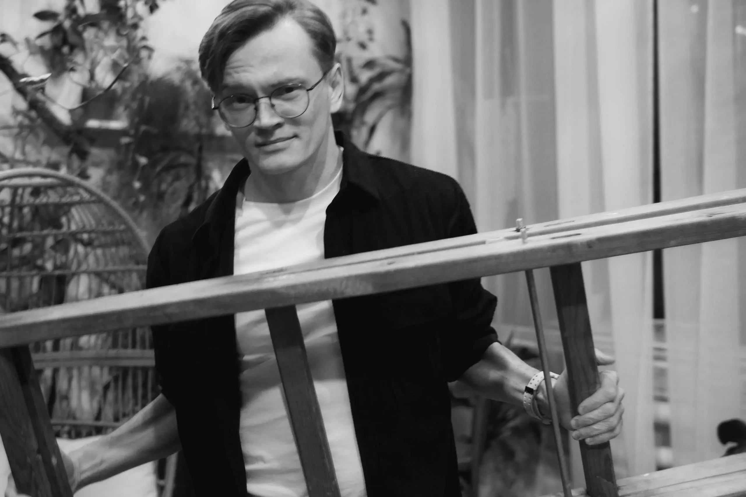 Спасибо замечательной Крис Аивер за «просто будь собой» фотосессию.
Это часть 1-я в чб. Будет цветное продолжение) И наконец-то, у меня есть фото для музыкальных площадок. | Сетка — социальная сеть от hh.ru
