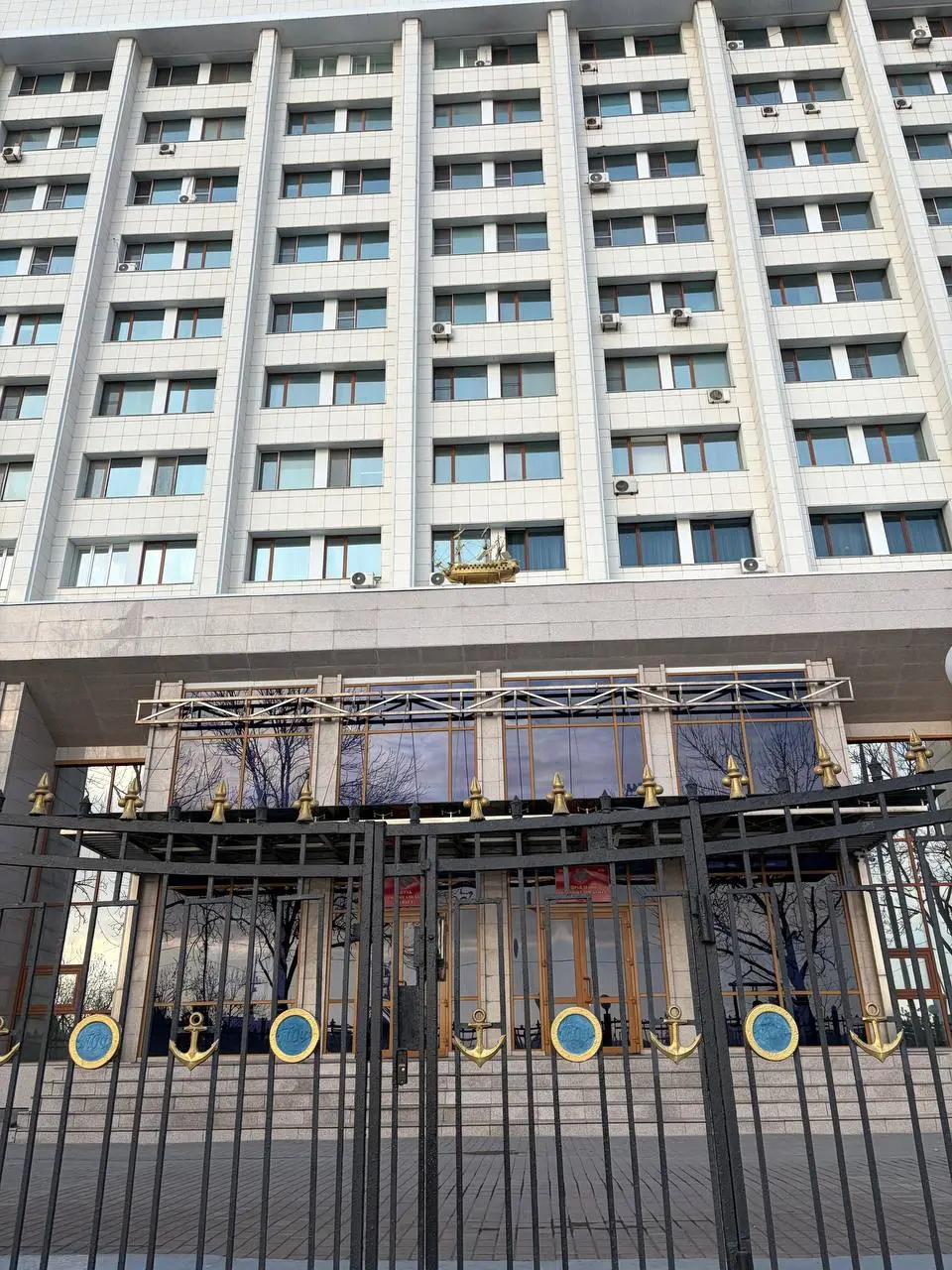 Владивосток — город на юге Дальнего Востока России, административный центр Приморского края и Владивостокского городского округа, а также с 13 декабря 2018 года — центр Дальневосточного федерального о... | Сетка — социальная сеть от hh.ru