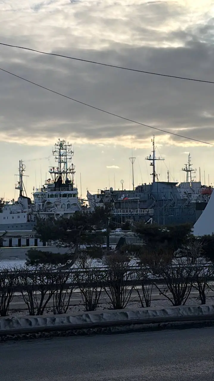 Владивосток — город на юге Дальнего Востока России, административный центр Приморского края и Владивостокского городского округа, а также с 13 декабря 2018 года — центр Дальневосточного федерального о... | Сетка — социальная сеть от hh.ru