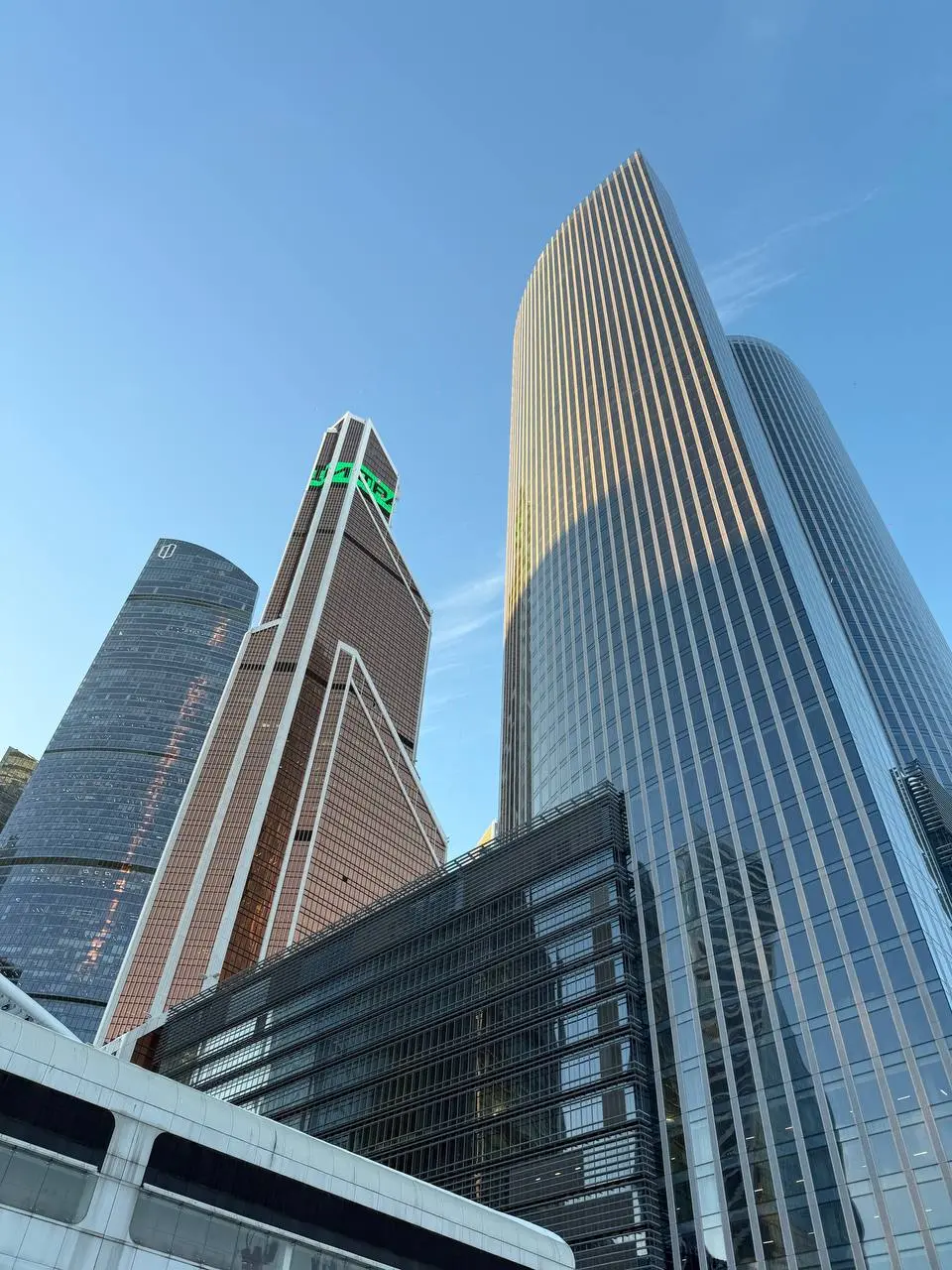 Погружение в будущее: Мегатренды глазами тех, кто формирует нашу реальность
Вчера мне посчастливилось побывать на мощнейшем мероприятии в национальном центре «Россия» | Сетка — социальная сеть от hh.ru