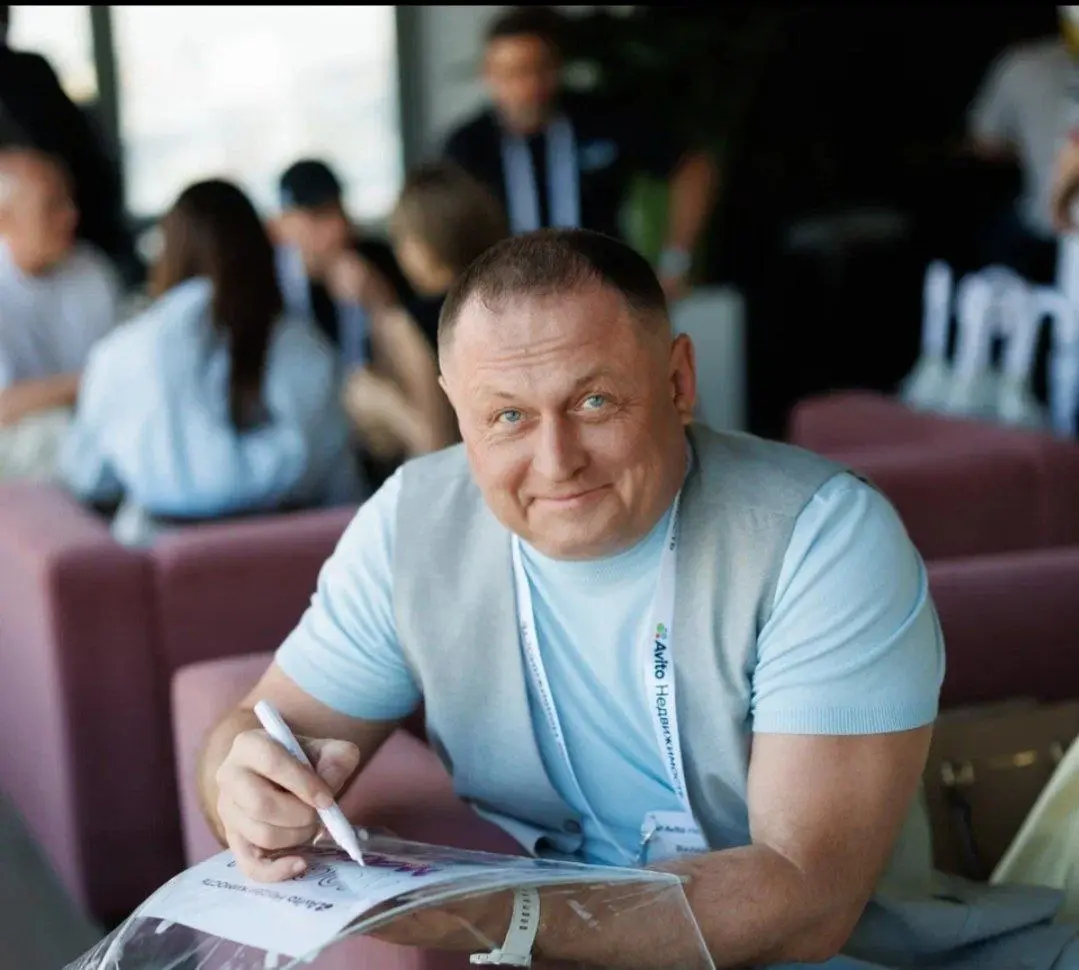 Давайте знакомиться!
Меня зовут Валерий Фомин, и я предприниматель, инвестор и специалист по коммерческой недвижимости.
Я в недвижимости с 2016 года | Сетка — социальная сеть от hh.ru