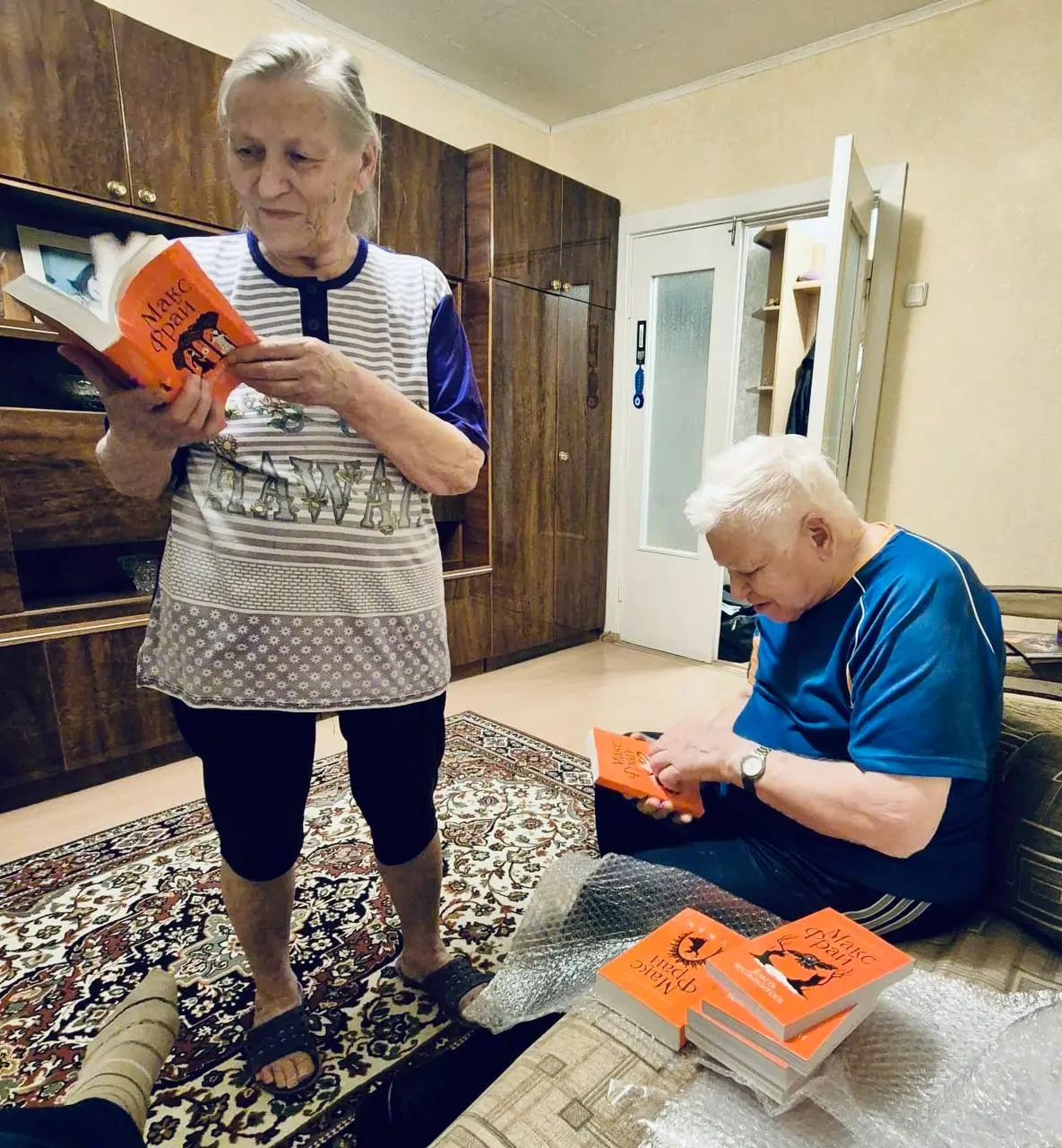 Книжная рекомендация для тех, кто любит фантастические миры
➡️Макс Фрай — это волшебная вселенная типа Ведьмака, только написано все очень дОбро и вообще улыбало меня как сериал про Тэда Лассо | Сетка — социальная сеть от hh.ru