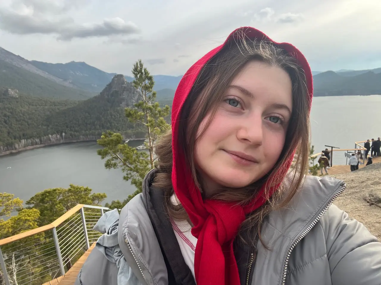 давайте знакомиться
👸я Катя и я обожаю то, чем занимаюсь в жизни
ранее жила небольшой странице и училась в Сочи (в Сириусе), поэтому частичка души всё еще на юге России | Сетка — социальная сеть от hh.ru