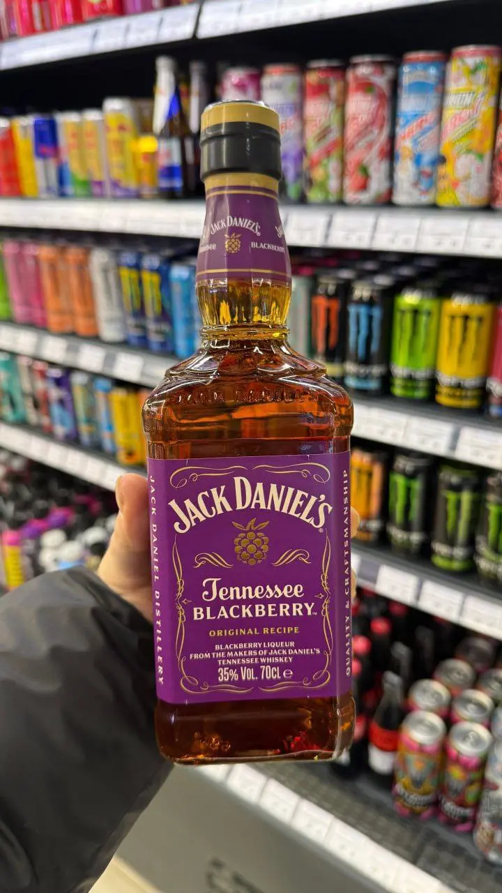 ⚡️ Ежевичный Jack Daniel's завезли на полки магазинов России — новинка ехала до России аж полгода
Пока что новый вкус нашли только в Москве, но скоро развезут и по остальным городам. Ждём в Питере! | Сетка — социальная сеть от hh.ru