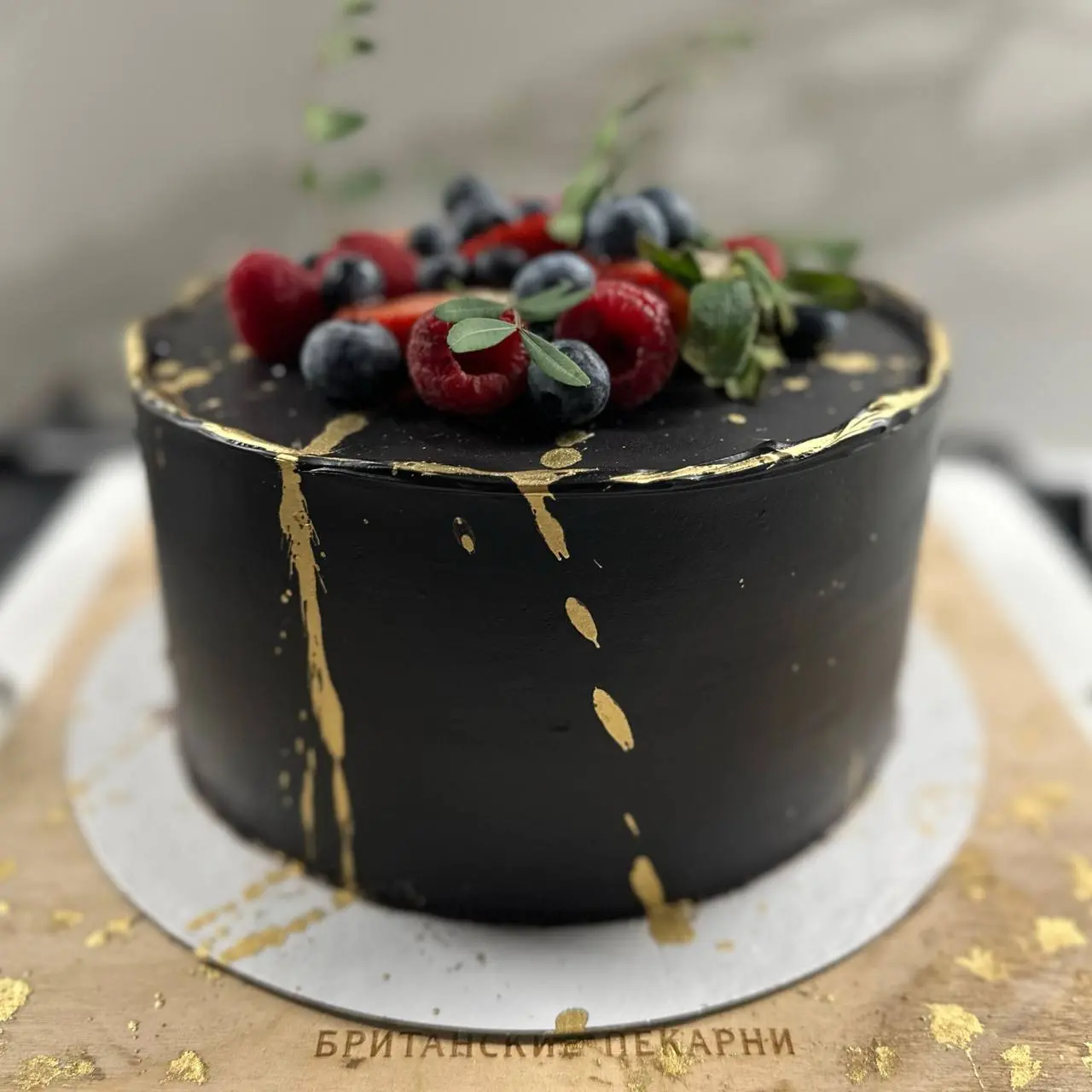 Говорят, что 40 лет не отмечают.
А ещё говорят, что брендинг не нужен в B2B.
И то, и другое — предрассудки | Сетка — социальная сеть от hh.ru