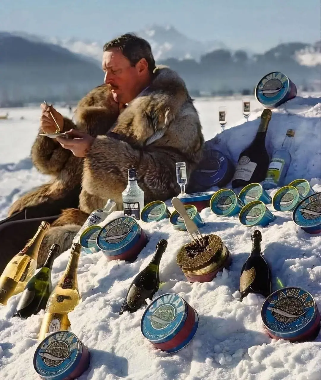 Serve Chilled
#атмосферобл
Фотография Serve Chilled была снята Слимом Ааронсом в 1989 году и быстро стала культовой.
В кадре — швейцарец Тази Глаттфельдер на снежном сугробе в дорогой шубе | Сетка — социальная сеть от hh.ru