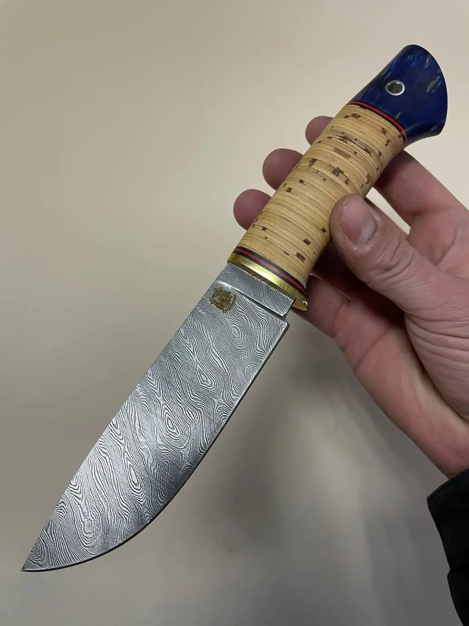 В продаже нож из кованой дамасской стали
В пакете ШХ-15,У-10
Твердость:62HRC
На рукояти береста и стабилизированная карельская берёза
Ножны из кожи
Стоимость:5700₽ (без учета доставки)
Для оформления ... | Сетка — социальная сеть от hh.ru