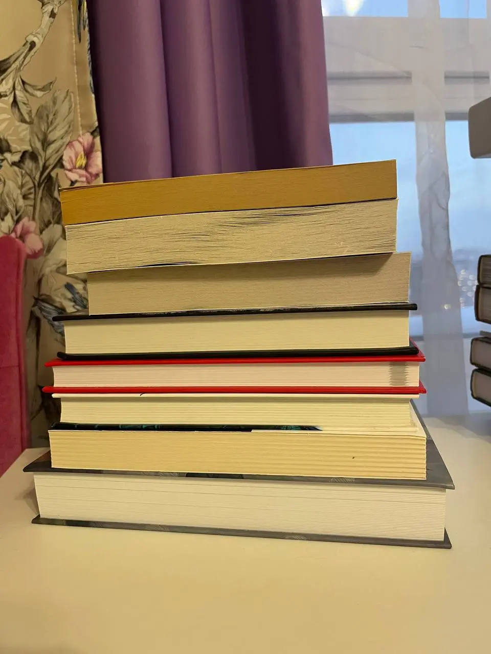 сформировала стопочку книг на февраль — 8 штук
это около 2800 страниц
получается, по 100 в день
выходит по 100 страниц в день | Сетка — социальная сеть от hh.ru