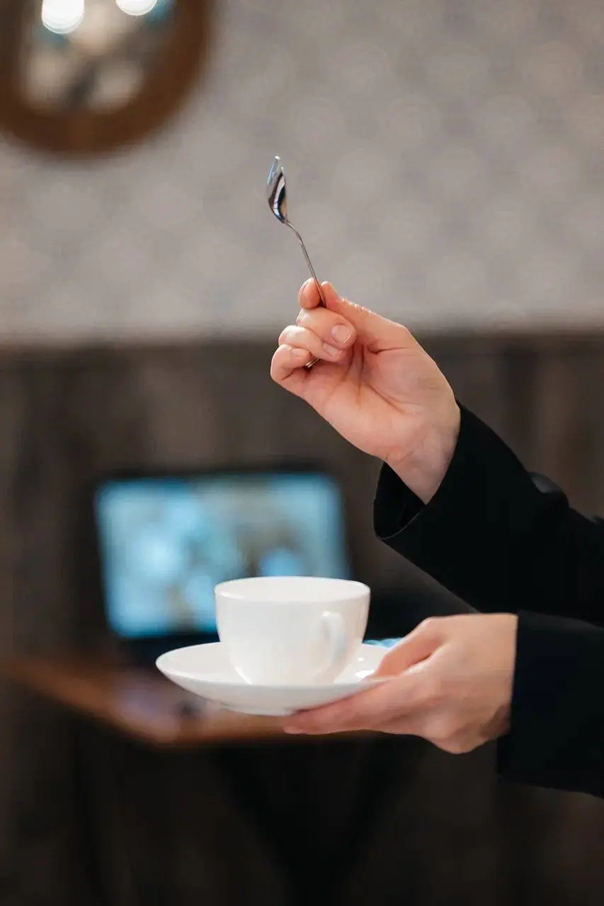 Выходные выдались насыщенными!
Кадры субботнего мастер-класса по столовому этикету. Удивительно теплая собралась компания💙🙏🏻 | Сетка — социальная сеть от hh.ru