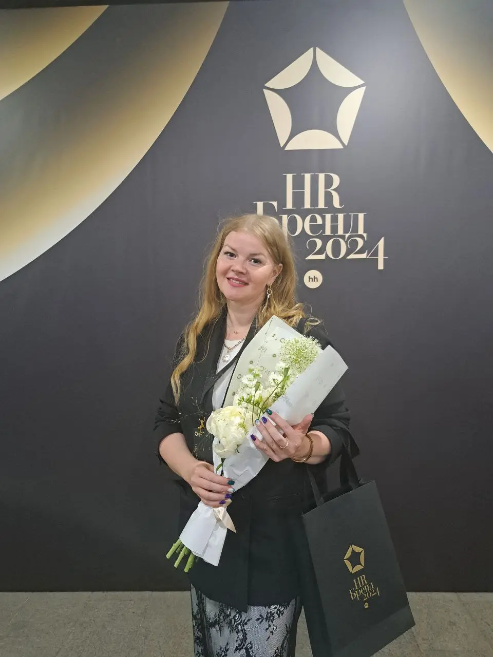 Привет, друзья! 👋
В прошлую пятницу был дедлайн для всех, кто подаёт проект на премию HR‑бренд.
Мы тоже подали наш проект. Это четвёртый проект АШАН и третий проект, который курирую я | Сетка — социальная сеть от hh.ru