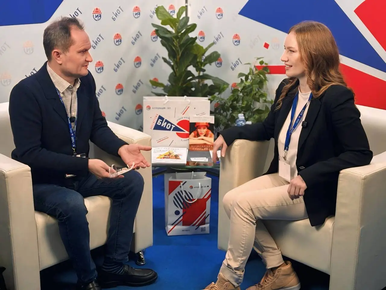 🎙Эксклюзив с БИОТ - интервью о реальных проблемах и решениях в охране труда!
😷🙃🙃🙃🙃🙃🙃🙃
🔥Друзья, у нас для вас классная новость! Уже совсем скоро вы сможете послушать интервью с выставки БИОТ, которая п... | Сетка — социальная сеть от hh.ru