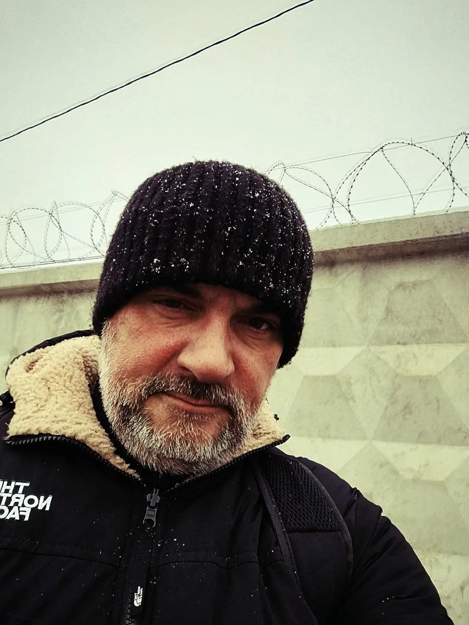 У меня к вам две новости хорошая и плохая.
Плохая - все что у вас есть и чего нет сейчас вы заслужили сами. Никто не придет.
Хорошая новость - для изменений в вас уже все заложено от рождения | Сетка — социальная сеть от hh.ru