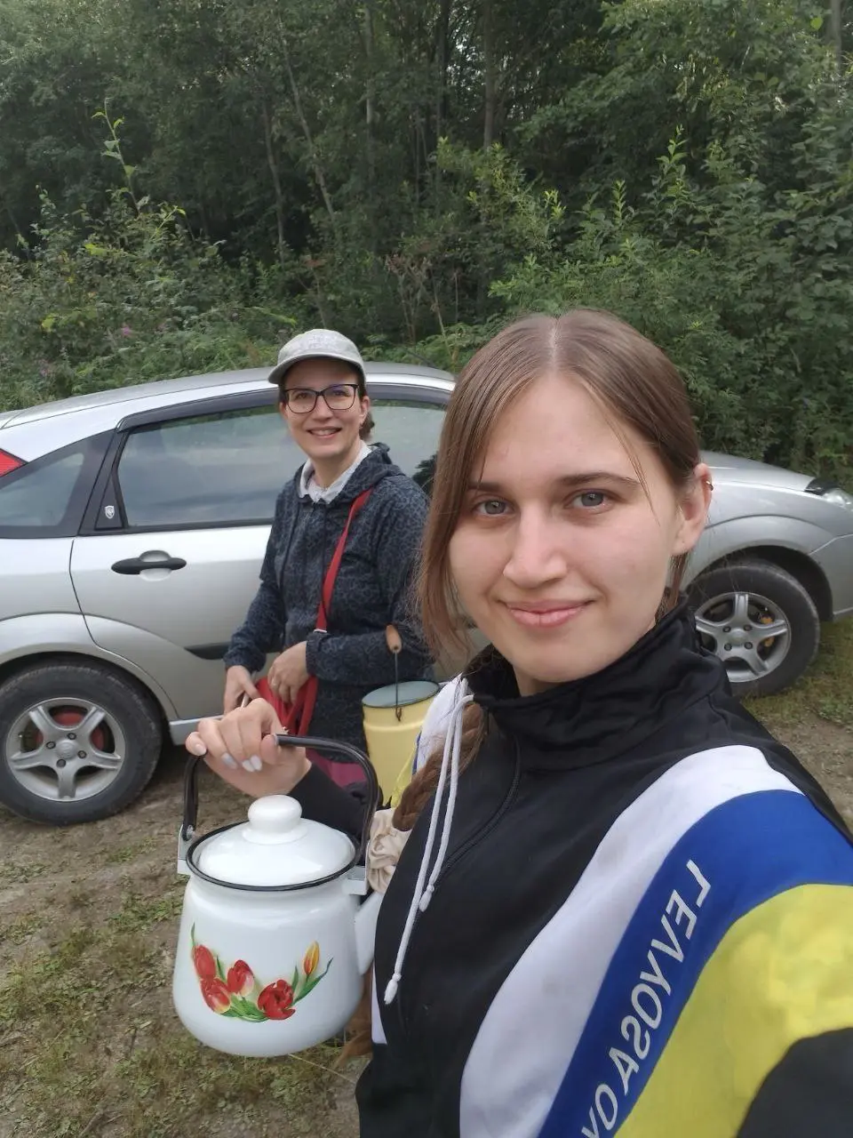 Увидела сегодня в семейном чате летние фото из Карелии (я там родилась) с папой, братом Толей, старшей дочерью Наташей и черникой 🫐🫐 🫐
И подумала, что в такую погоду классно подумать про лето 👍😘
#Отды... | Сетка — социальная сеть от hh.ru