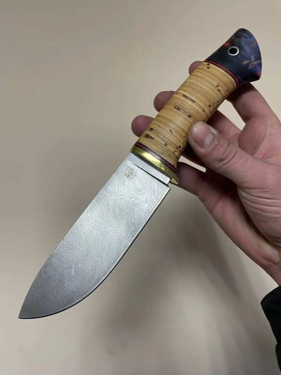 В продаже нож из кованой дамасской стали
В пакете ШХ-15,У-10
Твердость:62HRC
На рукояти береста и стабилизированная карельская берёза
Ножны из кожи
Стоимость:5700₽ (без учета доставки)
Для оформления ... | Сетка — социальная сеть от hh.ru