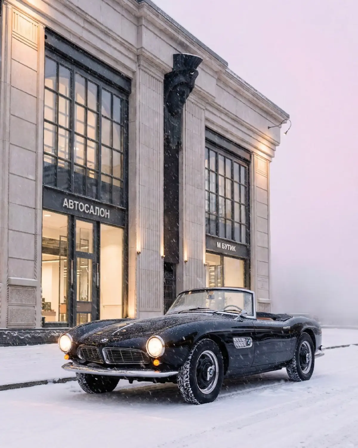 Зимняя сказка в центре Москвы? Легко, если у вас есть нейросети и отличные дизайнеры! ❄️🚗
Январские морозы — не повод ставить креатив на паузу | Сетка — социальная сеть от hh.ru