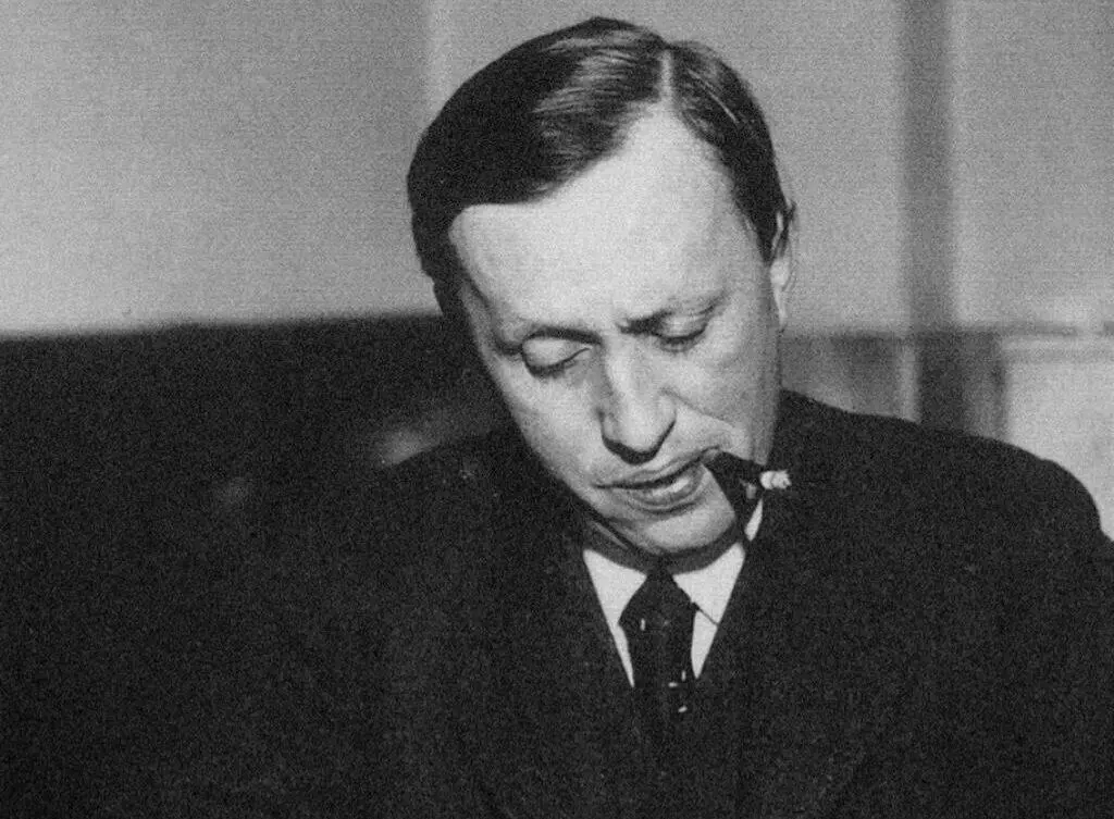 ❗️Пейте, курите — всё равно вас убьёт то, что вы едите
Михаил Волконский ( – советский гастроэнтеролог, создал ГОСТ и первым предупреждал об опасности магазинных продуктов | Сетка — социальная сеть от hh.ru