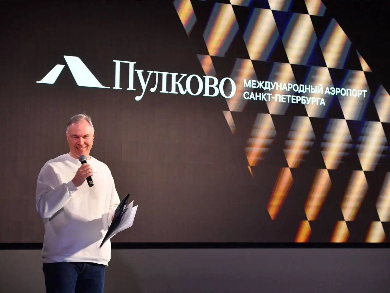 Студия Артемия Лебедева разработала новый логотип для аэропорта Пулково | Сетка — социальная сеть от hh.ru