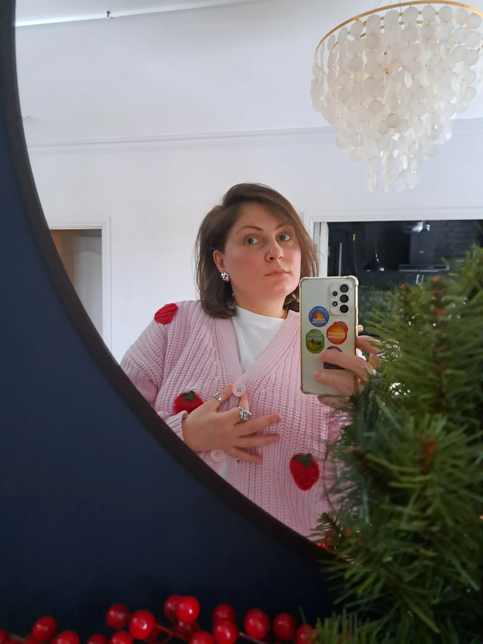 Цветотерапия🍓🍓🍓
Я сама себе придумала, что я так себя поддерживаю, когда мой уровень дофамина очень низкий - наряжаться в яркие цвета, люблю много больших и разных колец, забавные серьги, а розовый цв... | Сетка — социальная сеть от hh.ru