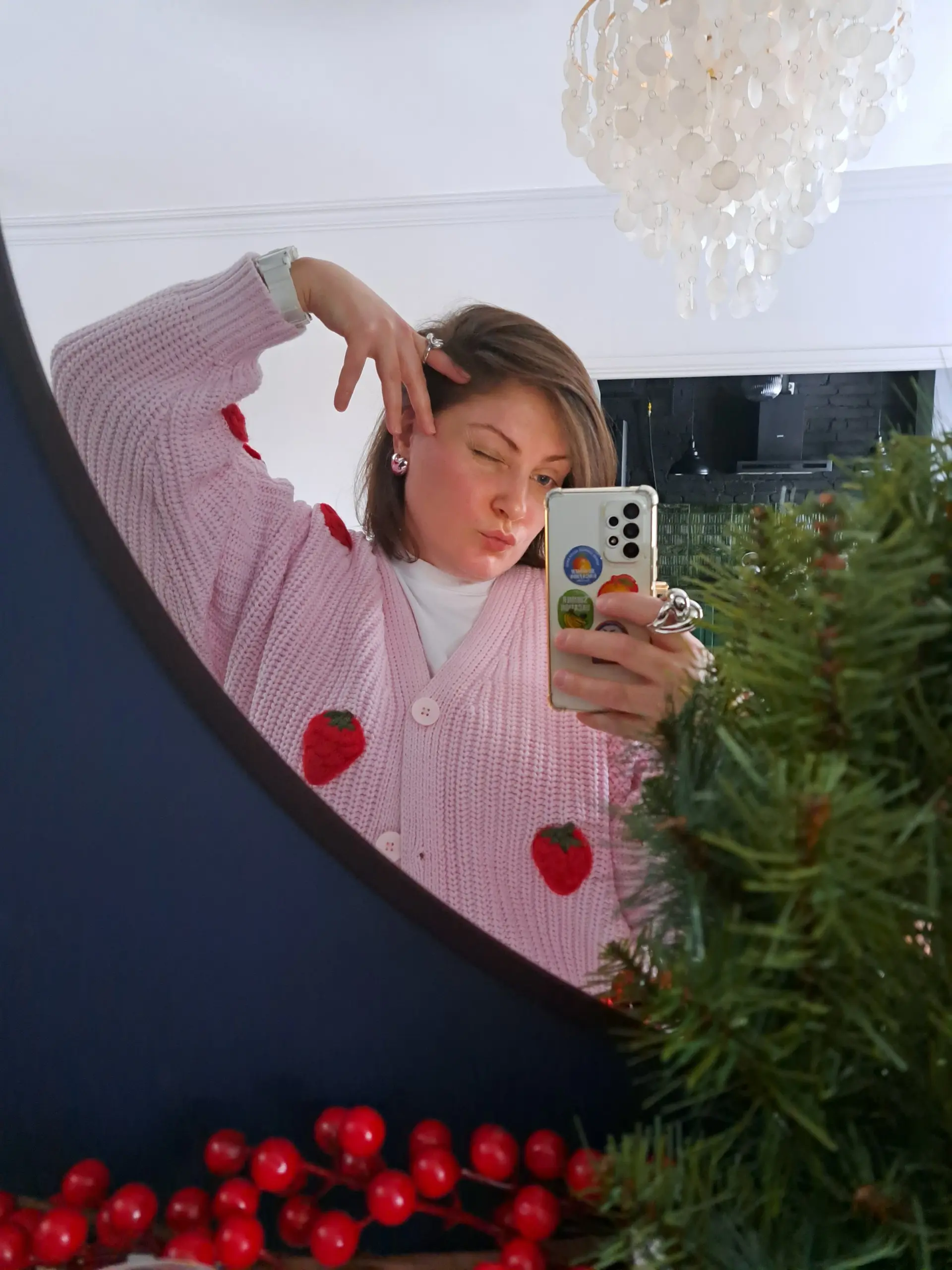 Цветотерапия🍓🍓🍓
Я сама себе придумала, что я так себя поддерживаю, когда мой уровень дофамина очень низкий - наряжаться в яркие цвета, люблю много больших и разных колец, забавные серьги, а розовый цв... | Сетка — социальная сеть от hh.ru