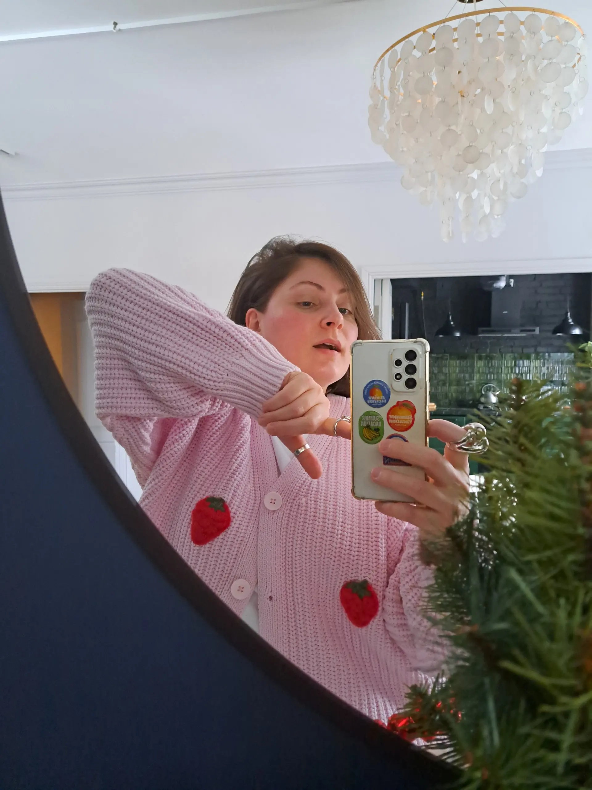 Цветотерапия🍓🍓🍓
Я сама себе придумала, что я так себя поддерживаю, когда мой уровень дофамина очень низкий - наряжаться в яркие цвета, люблю много больших и разных колец, забавные серьги, а розовый цв... | Сетка — социальная сеть от hh.ru
