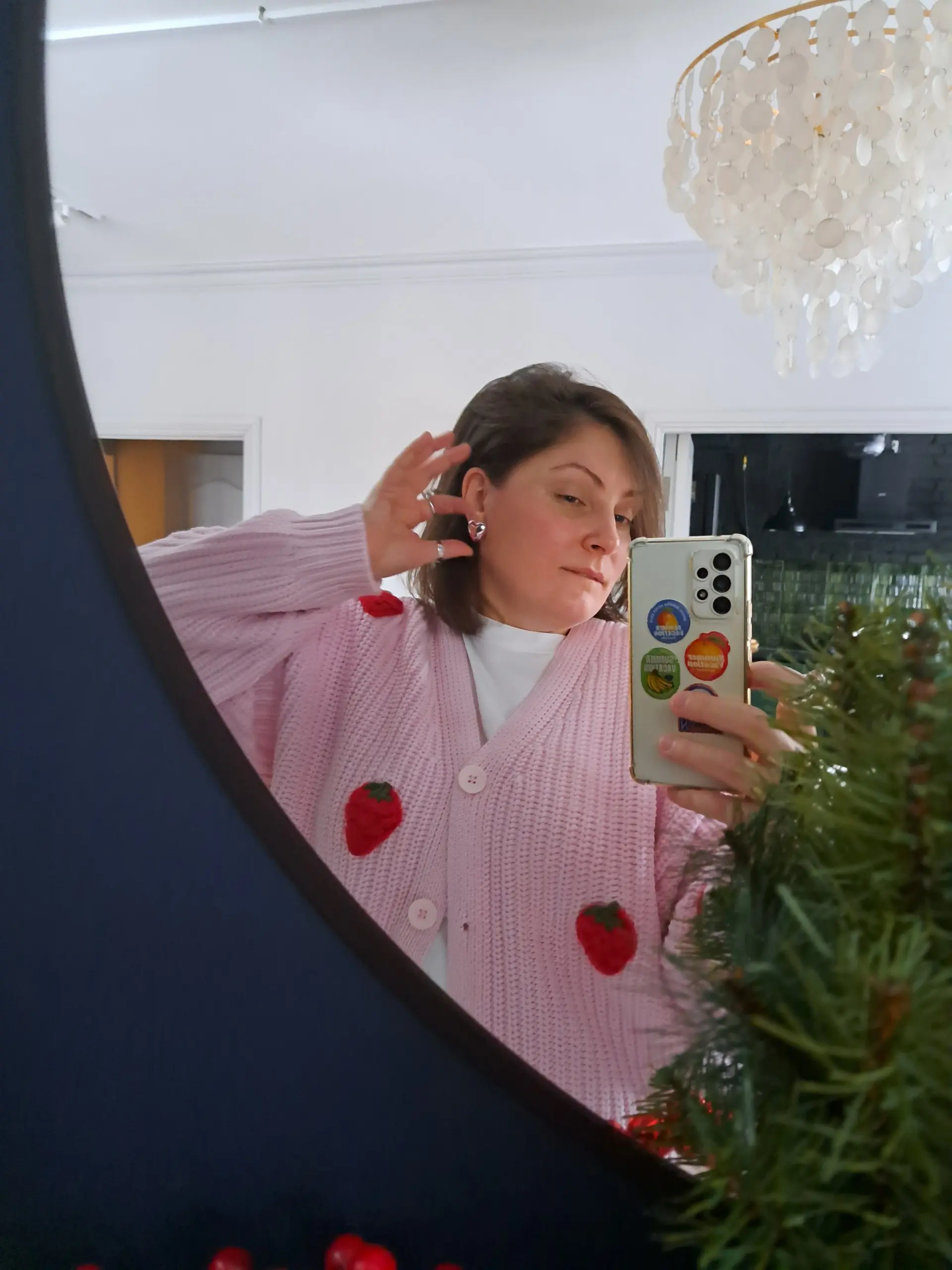 Цветотерапия🍓🍓🍓
Я сама себе придумала, что я так себя поддерживаю, когда мой уровень дофамина очень низкий - наряжаться в яркие цвета, люблю много больших и разных колец, забавные серьги, а розовый цв... | Сетка — социальная сеть от hh.ru