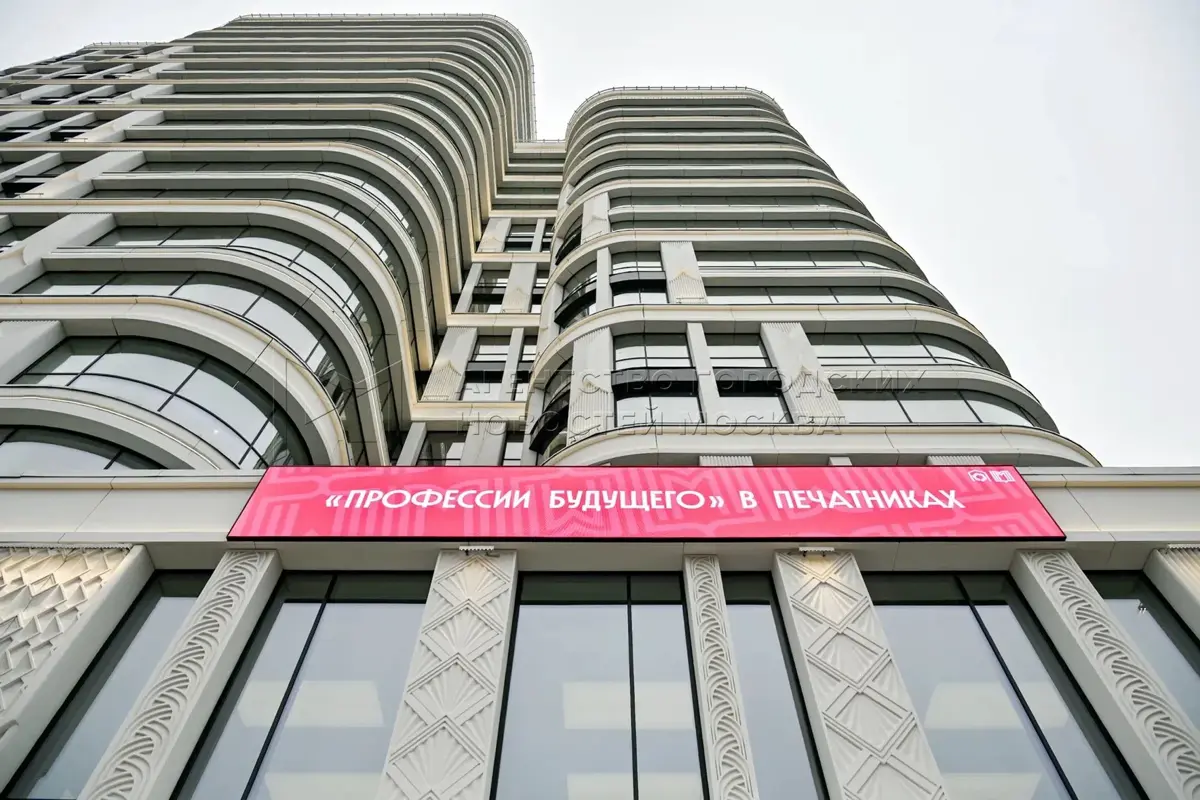 Сегодня была с коллегами в практическом центре «Профессии будущего»
Правительство в рамках госпроекта таким образом пытается  восполнить дефицит рабочих специалистов: сварщиков, швей, токарей, фрезеро... | Сетка — социальная сеть от hh.ru