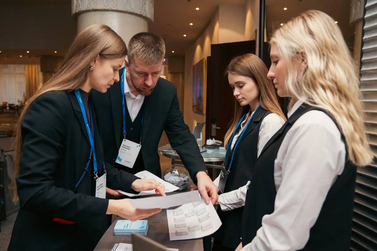 14 городов за 2 года: мой личный «тур» по болям и надеждам российского HR
Когда только запускали проект бизнес-завтраков в «Тензоре», это казалось смелым экспериментом | Сетка — социальная сеть от hh.ru