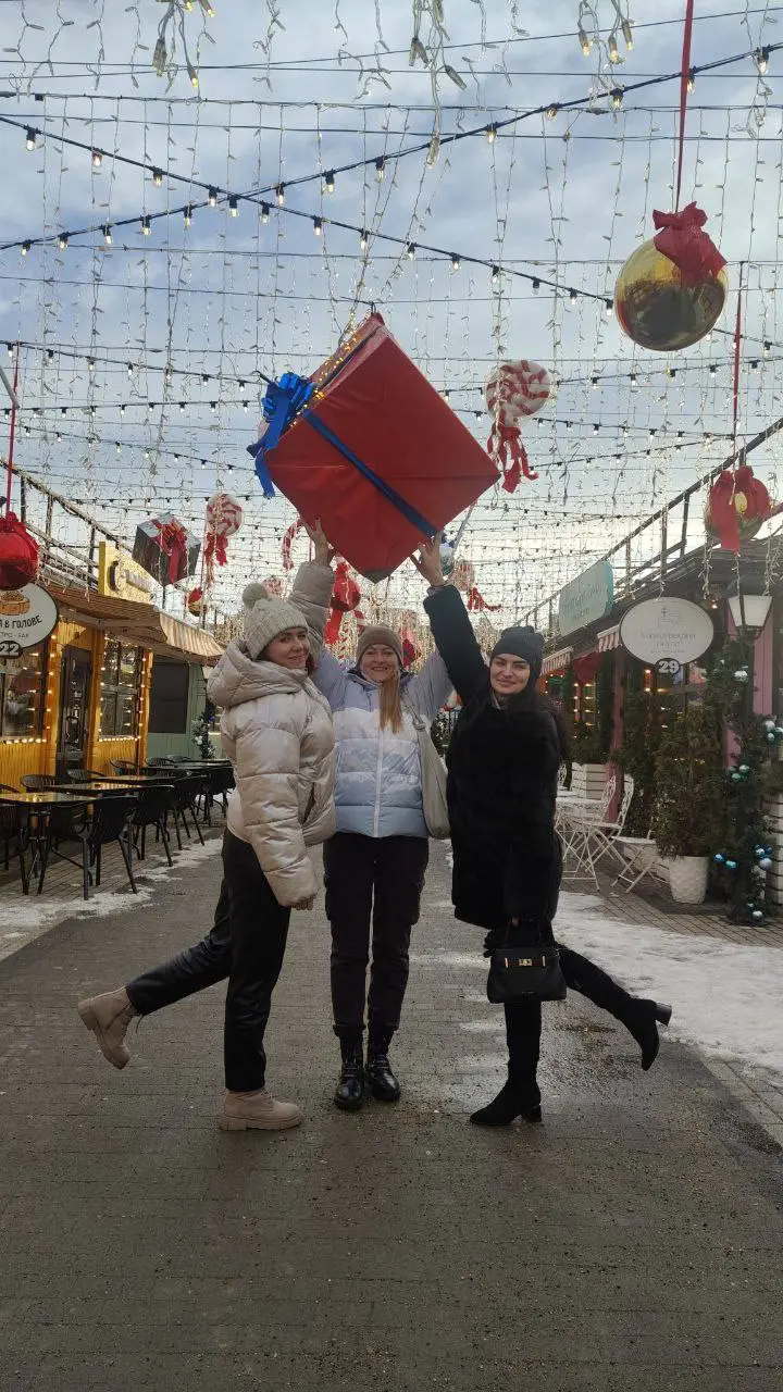 Всем привет 👋
Вы слышите что-то происходит, какой-то там фестиваль рассказываю!
Животрепещущая тема Деньги 💰
Что будет на фестивале
💫Выступление спикеров через их истории про деньги, партнеров | Сетка — социальная сеть от hh.ru