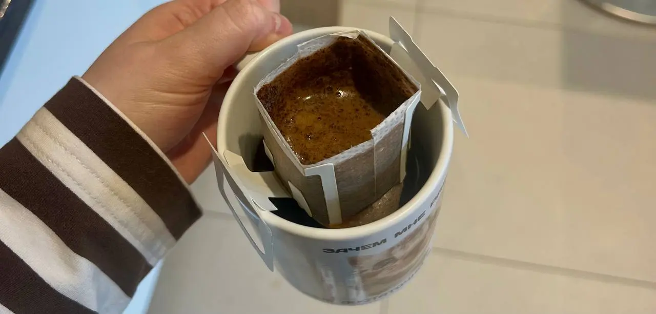 коллеги привезли казанские дрипы из любимой Нефти
а дрипы не простые, а с бугульмой* ☺️
бугульма — это крепкий алкогольный бальзам (40% или 30%), производимый в Татарстане | Сетка — социальная сеть от hh.ru