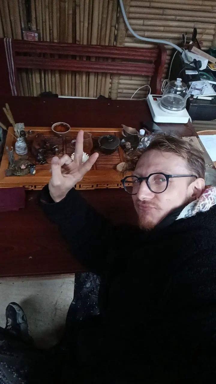 На улице дождь, охота понежиться с любимой дома, ноооо я ! Чайный ангел оф спирит 🤩
Приехал закупаться чаем к коллеге | Сетка — социальная сеть от hh.ru