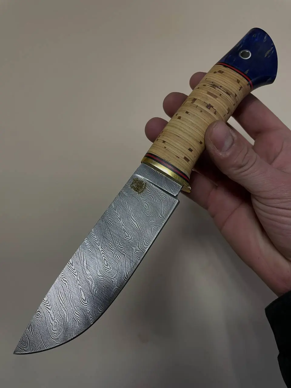 В продаже нож из кованой дамасской стали
В пакете ШХ-15,У-10
Твердость:62HRC
На рукояти береста и стабилизированная карельская берёза
Ножны из кожи
Стоимость:5700₽ (без учета доставки)
Для оформления ... | Сетка — социальная сеть от hh.ru