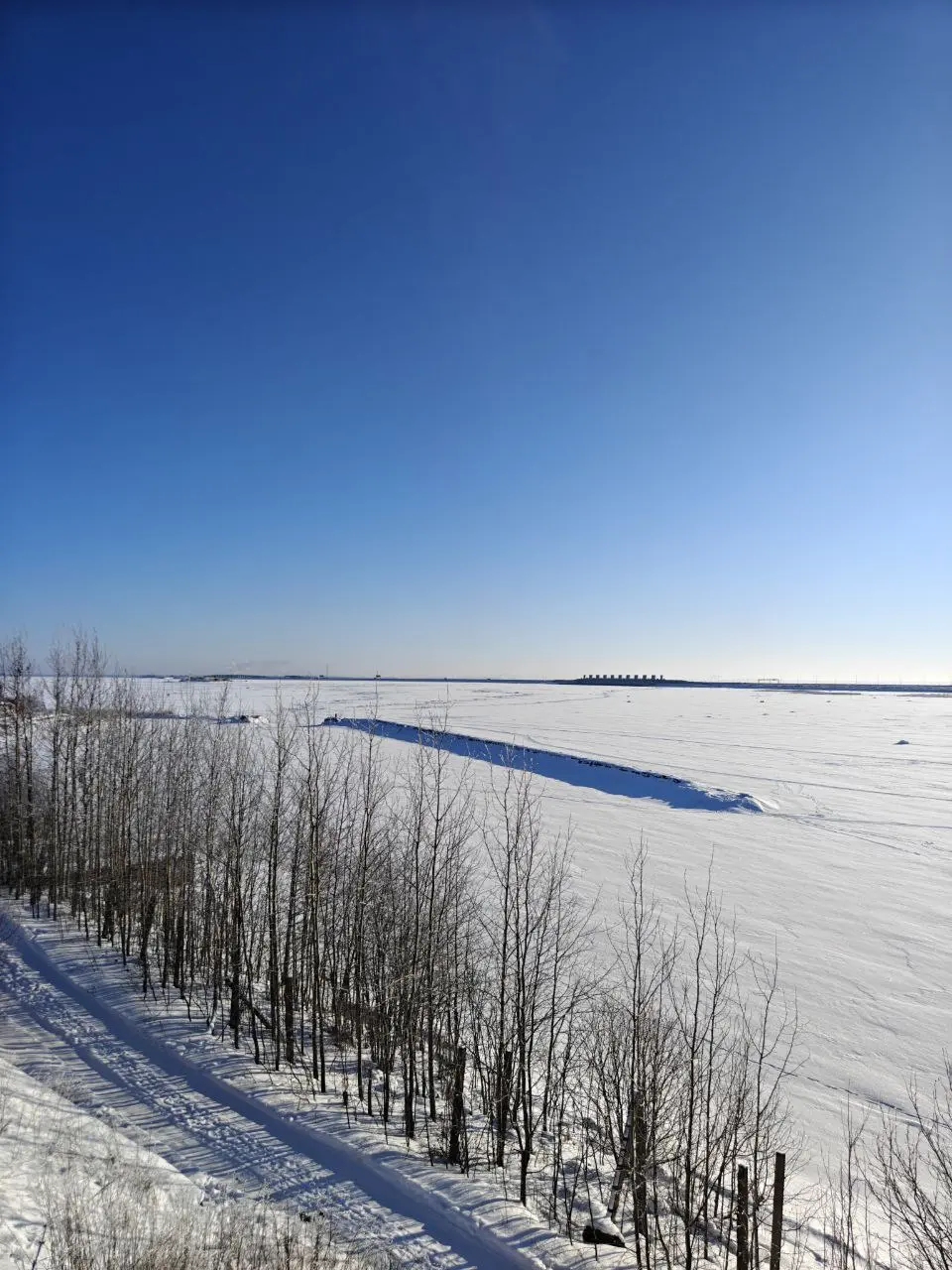 В такой мороз снег рисует причудливые узоры.
Немного фото с нашей поездки на форт Обручева🥹 | Сетка — социальная сеть от hh.ru